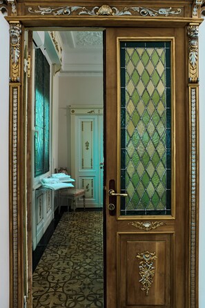 Luxury Suite, Balcony, City View | Bathroom