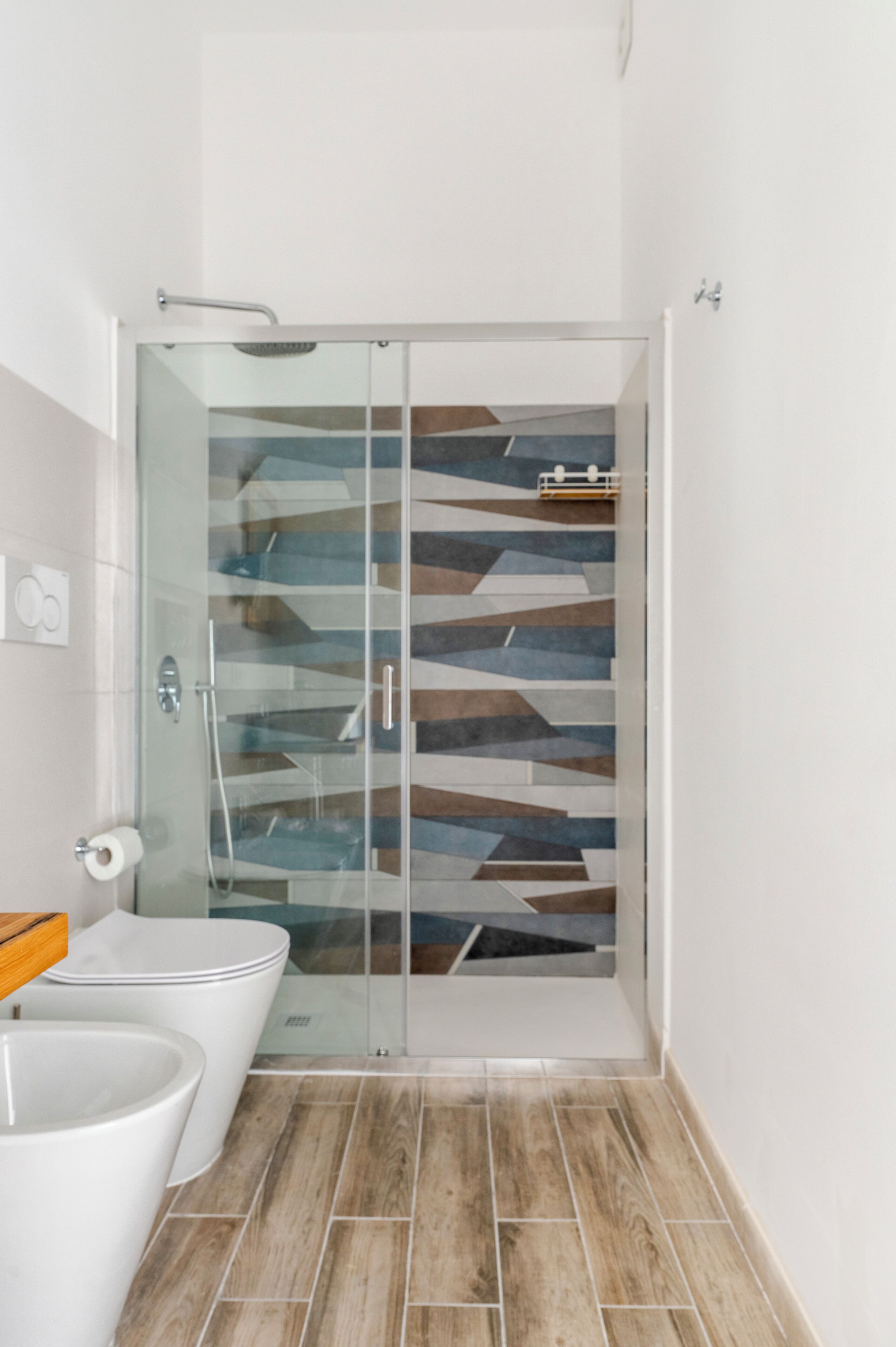 Doccia, asciugacapelli, bidet, asciugamani