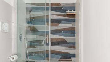 Doccia, asciugacapelli, bidet, asciugamani