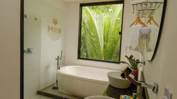 Executive Suite | Bathroom | Shower, rainfall showerhead, designer toiletries, hair dryer