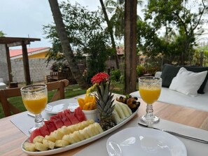 Free daily local cuisine breakfast - Milie Lounge Pousada (Japaratinga)