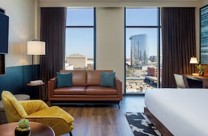 Deluxe Room, 1 King Bed (High Floor) | Hypo-allergenic bedding, in-room safe, blackout drapes