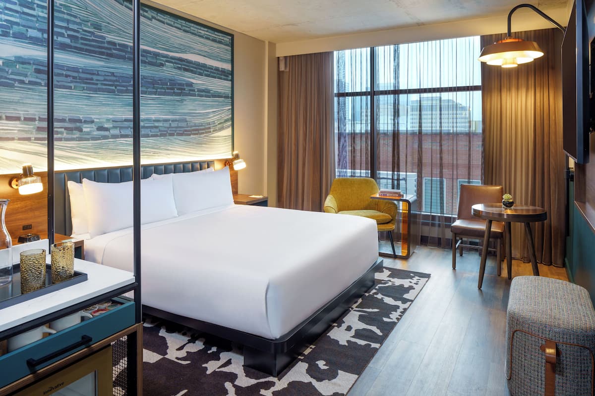 Rom, 1 kingsize-seng (High Floor) | Allergitestet sengetøy, safe på rommet og blendingsgardiner