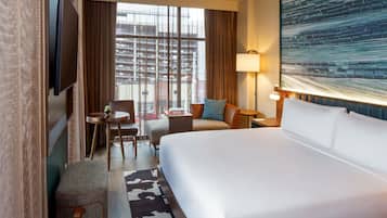 Room, 1 King Bed | 1 bedroom, hypo-allergenic bedding, in-room safe, blackout curtains