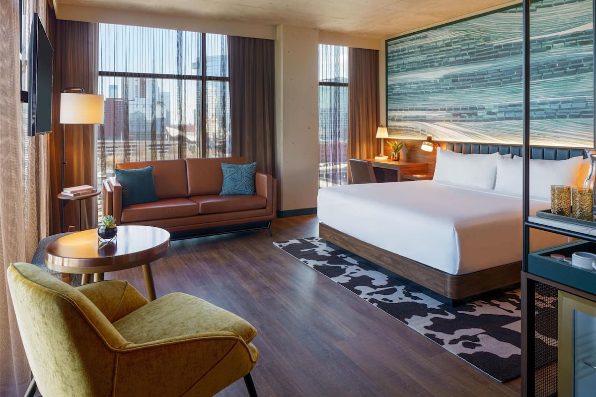 Deluxe Room, 1 King Bed with Sofa bed, Corner