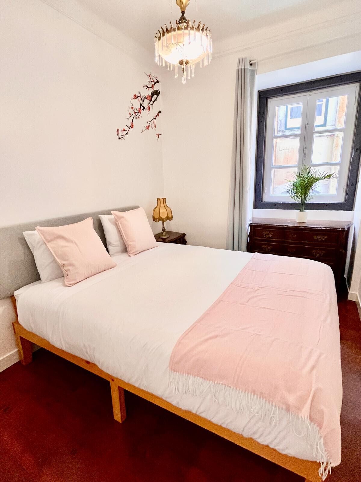 3 dormitorios, tabla de planchar con plancha, wifi gratis y ropa de cama