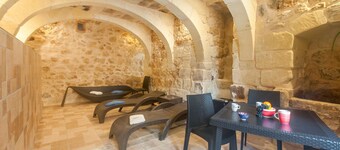 Nadurin Gozitan Villa 7 Bedr 2 Pools