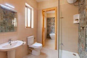 House | 7 bedrooms, Internet - Nadurin Gozitan Villa 7 Bedr 2 Pools (Nadur)