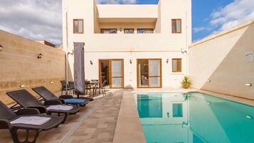 House | 7 bedrooms, Internet