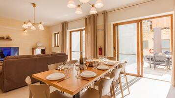 House | 7 bedrooms, Internet