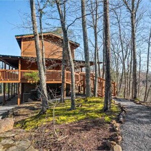 Apartment | 3 bedrooms - Spectacular Secluded Fire Pit Arcade Jacuzzi (Sevierville)