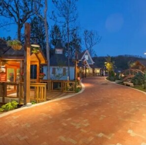 Apartment | 2 bedrooms - Newly Renovated Downtown Gatlinburg Condo Pool (Gatlinburg)