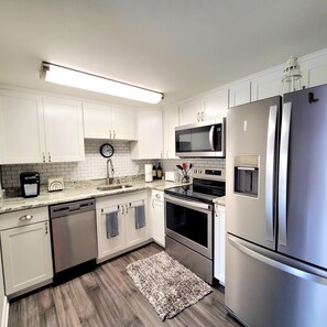 Apartment | 2 bedrooms - 1 Ranked Condo w Pool Gym Gamer Room (Sevierville)