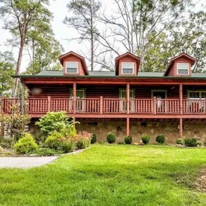 Apartment | 3 bedrooms - Amazingly Cozy Close to Attractions Fire Pit (Sevierville)