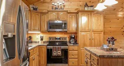 Amazingly Cozy Close to Attractions Fire Pit