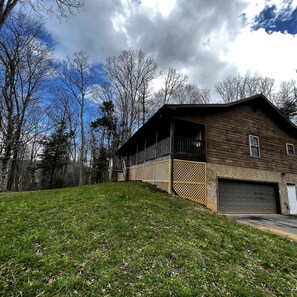 Exterior - Pet Friendly Fire Pit Movie Theater Pool Sauna (Sevierville)