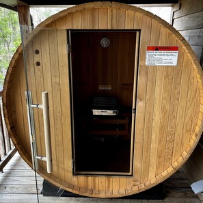 Sauna - Pet Friendly Fire Pit Movie Theater Pool Sauna (Sevierville)