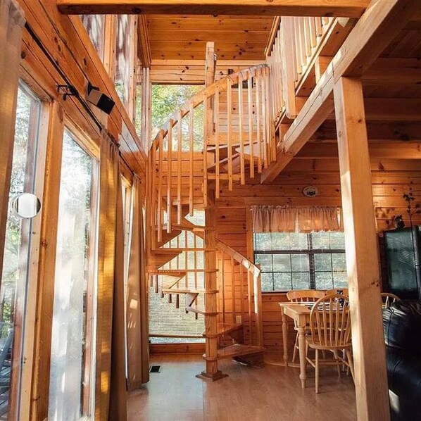 Apartment - Gorgeous Cabin w Great Views Pool Game Room (Sevierville)