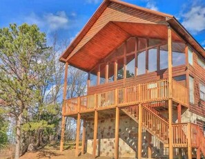 Apartment - Gorgeous Cabin w Great Views Pool Game Room (Sevierville)