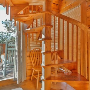 Apartment - Gorgeous Cabin w Great Views Pool Game Room (Sevierville)