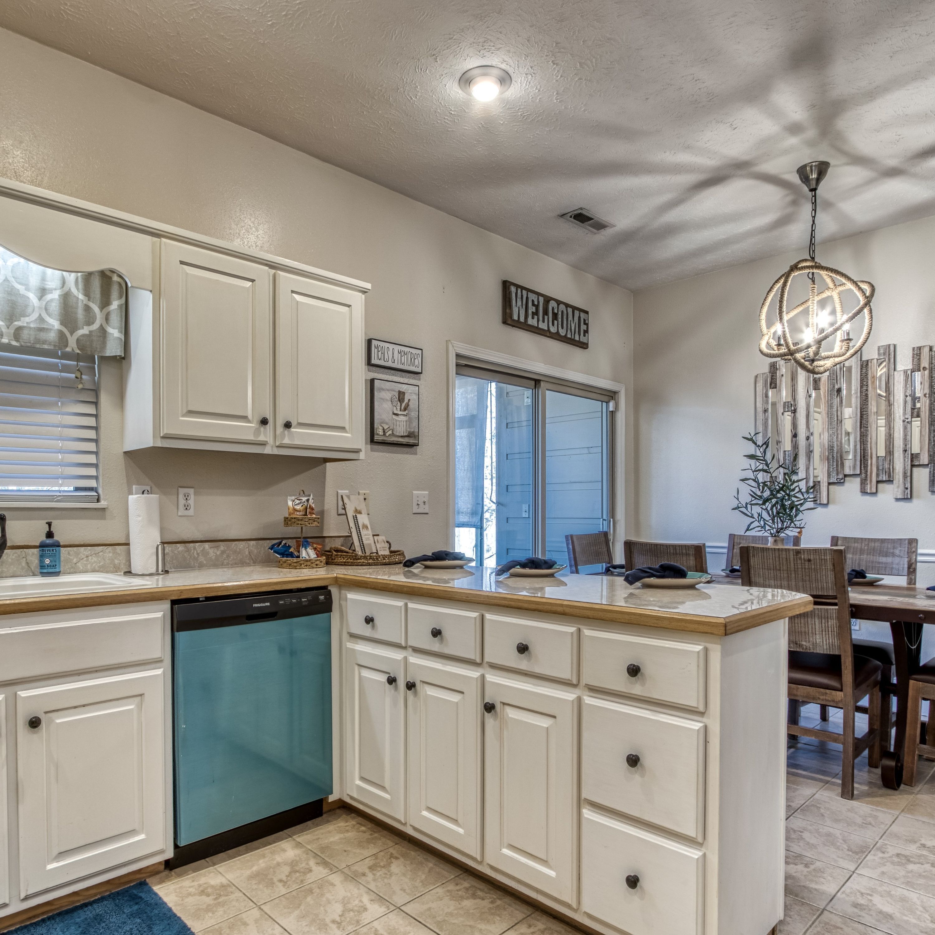 House | Private kitchen | Cookware/dishes/utensils