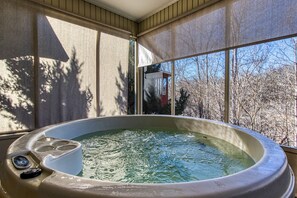 Indoor spa tub - Irresistible Retreat w Pool Hot Tub Arcade (Sevierville)