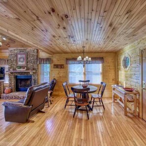 Apartment | 3 bedrooms - Amazingly Peaceful Private Cozy Cabin (Sevierville)