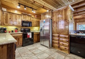 Apartamento | Cozinha privada | Talheres/pratos/utensílios de cozinha