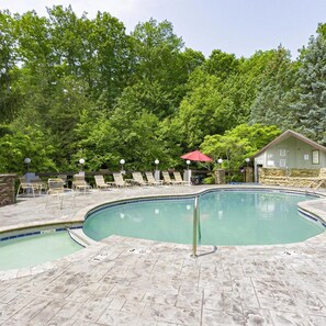 Apartment | 3 bedrooms - 5 Star 3 bd 3ba Serenity Views w Pool Fireplace (Gatlinburg)