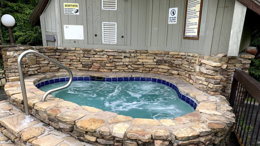 5 Star 3 bd 3ba Serenity Views w Pool Fireplace