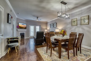 2 bedrooms - Luxurious Renovated Pool Basketball Playground (Pigeon Forge)
