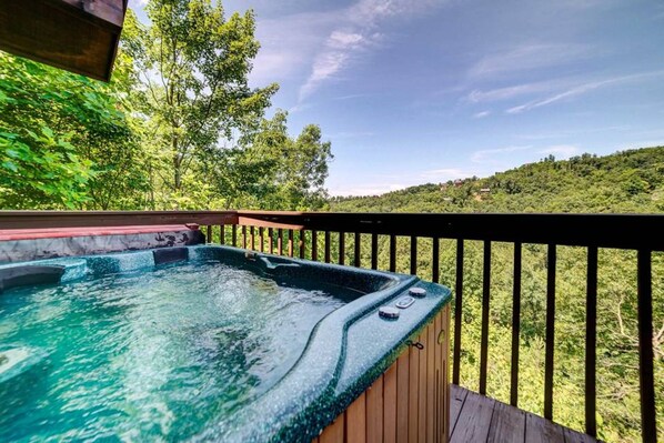 Apartment | 2 bedrooms - Quiet 5 Star Honeymooner Gorgeous View Pool FP (Gatlinburg)