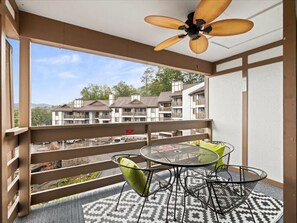 2 bedrooms - NEW Renovated Fabulous 2 bed 2 Bath Pool View (Gatlinburg)