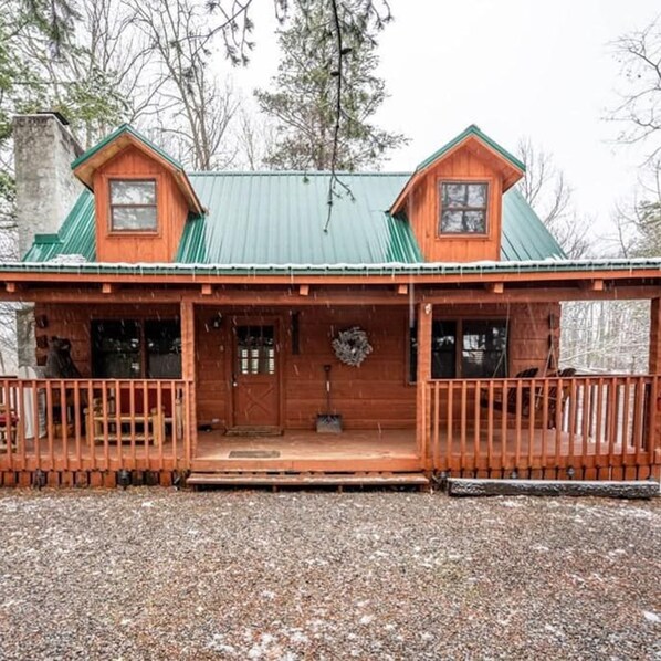 Apartment | 2 bedrooms - A Charming Cabin Pool Firepit Hot Tub-jacuzzi (Gatlinburg)