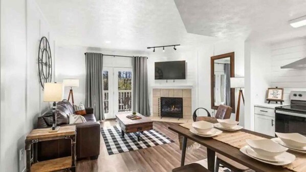 Apartment | 1 bedroom - Beautiful New Remodel Pool Golf Condo (Pigeon Forge)