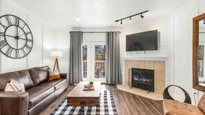 Apartment | 1 bedroom - Beautiful New Remodel Pool Golf Condo (Pigeon Forge)