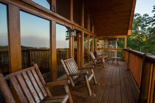 Apartment - Amazing Views Pool Hot Tub Pool Table Arcade (Sevierville)