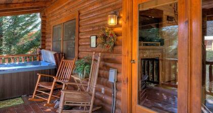 Gorgeous Cabin Hot Tub Fireplace Great Location