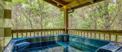 Tina de hidromasaje al aire libre