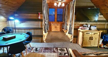 5-star w Pool Cozy Secluded Newly-renovated