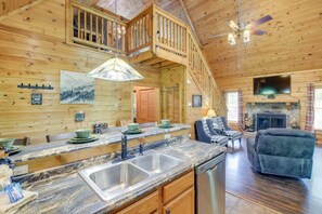 Apartment - 5-star w Pool Cozy Secluded Newly-renovated (Sevierville)