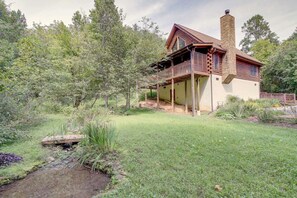 BBQ/picnic Area - 5-star w Pool Cozy Secluded Newly-renovated (Sevierville)