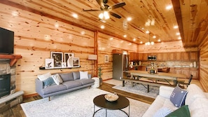 Apartment | 6 bedrooms - Modern Luxury w Pool Theater Hot Tub Ent Room (Sevierville)