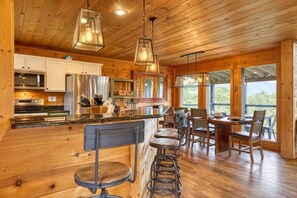 Apartment | 5 bedrooms - Awe-inspiring Estate w Pool Theater Fire Pit (Pigeon Forge)