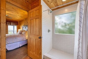 Apartment | 5 bedrooms - Awe-inspiring Estate w Pool Theater Fire Pit (Pigeon Forge)