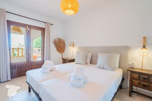 4 bedrooms, iron/ironing board, free WiFi, bed sheets