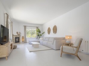 TV, fireplace - CostaBlancaDreams - Casa Clavel in Moraira (Moraira)