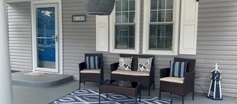 Avon Lake Charming Cottage with 4 bedrooms and Lake Erie Access