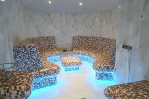 Sauna, baño turco, masajes con piedras calientes 