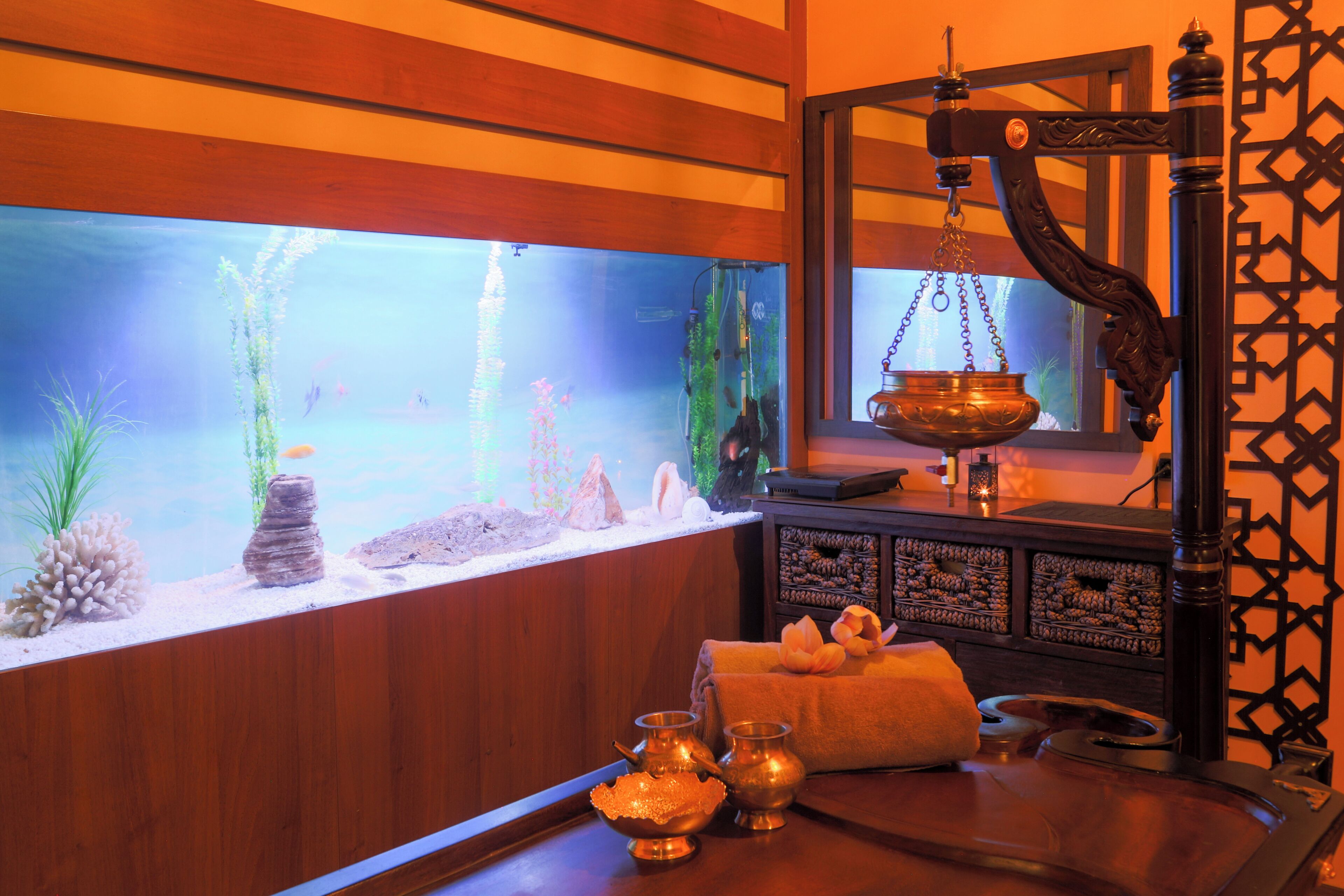 ساونا، غرفة بخار، جلسات تدليك بالأحجار الساخنة